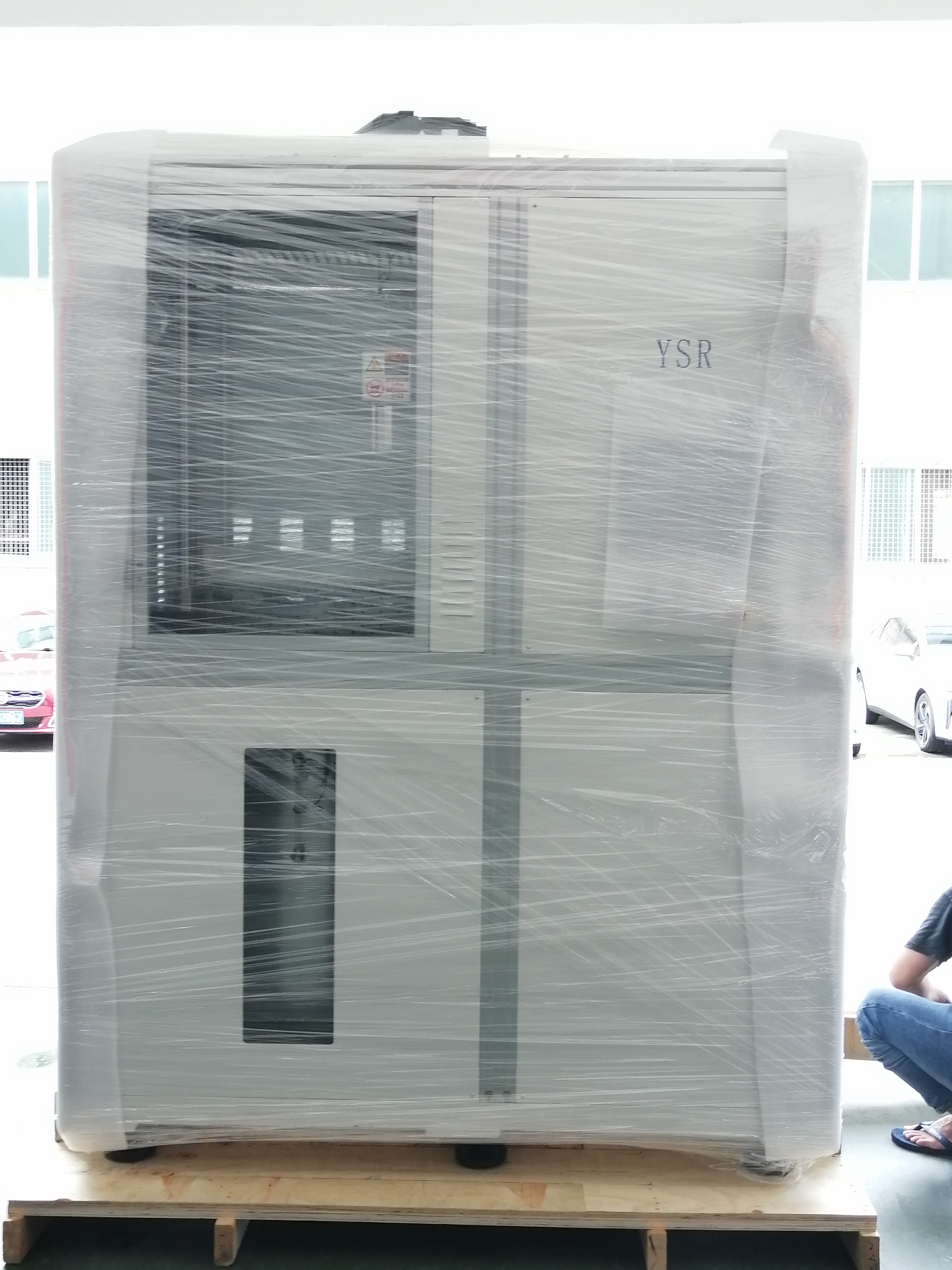 การจัดส่งเครื่องกด Isostatic ที่อบอุ่นอัตโนมัติเสร็จสมบูรณ์แล้ว